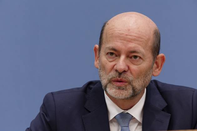 Jahresbericht Bundespolizei 2022 vorgestellt 2023-11-08 - Deutschland, Berlin - Bundespressekonferenz: LKW-Hersteller und Logistikverbände betrachten politische Rahmenbedingungen als Hemmnis für die Klimaneutralität des Güterkraftverkehrs. Im Bild Dr. Manfred Schuckert, Vorstandsvorsitzender Daimler Truck Holding AG.