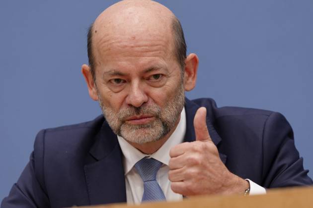 Jahresbericht Bundespolizei 2022 vorgestellt 2023-11-08 - Deutschland, Berlin - Bundespressekonferenz: LKW-Hersteller und Logistikverbände betrachten politische Rahmenbedingungen als Hemmnis für die Klimaneutralität des Güterkraftverkehrs. Im Bild Dr. Manfred Schuckert, Vorstandsvorsitzender Daimler Truck Holding AG.