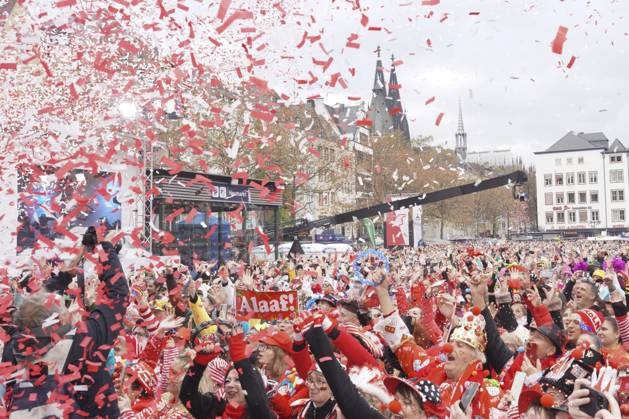 IMAGO Creative, Gesellschaft, Fasching Koelner Karneval, Sessionseroeffnung am Heumarkt Impressionen und Eindruecke nach dem offiziellen Countdown bei der Sessionseroeffnung des Koelner Karneval auf dem Heumarkt in Koeln am Elften im Elften , Koeln, 11.11.2023 Koeln Nordrhein-Westfalen Deutschland