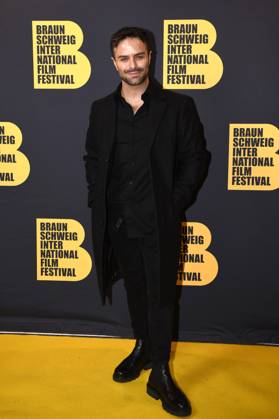 Marios Gavrilis bei der Preisverleihung vom 37. Braunschweig International Film Festival im Großen Haus des Staatstheaters Braunschweig. Braunschweig, 11.11.2023