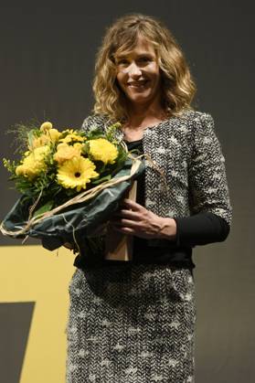 Cecile de France erhält die Europa als Europäischen Schauspielpreis bei der Preisverleihung vom 37. Braunschweig International Film Festival im Großen Haus des Staatstheaters Braunschweig. Braunschweig, 11.11.2023