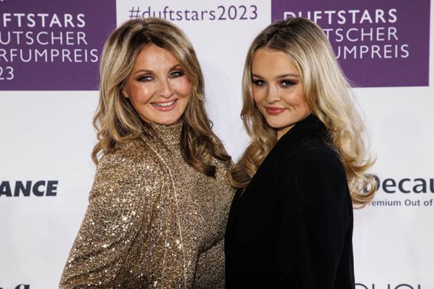 Bilder des Jahres 2023, Entertainment 11 November Entertainment Themen der Woche KW46 Entertainment Bilder des Tages 16.11.2023. Düsseldorf. Duftstars - Deutscher Parfumpreis 2023. Hier: Frauke Ludowig mit Tochter Nele. Düsseldorf Rheinterassen Nordrhein-Westfalen Deutschland