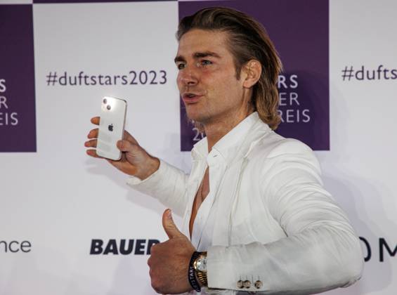 16.11.2023. Düsseldorf. Duftstars - Deutscher Parfumpreis 2023. Hier: Jeremy Fragrance. Düsseldorf Rheinterassen Nordrhein-Westfalen Deutschland
