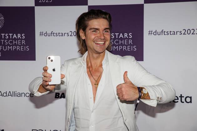 16.11.2023. Düsseldorf. Duftstars - Deutscher Parfumpreis 2023. Hier: Jeremy Fragrance. Düsseldorf Rheinterassen Nordrhein-Westfalen Deutschland