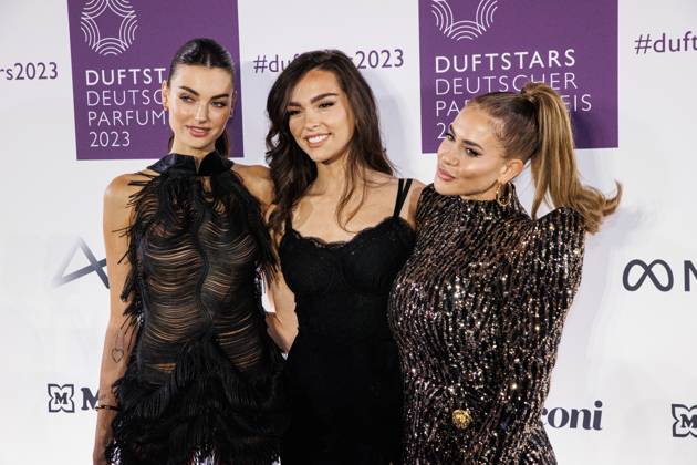 16.11.2023. Düsseldorf. Duftstars - Deutscher Parfumpreis 2023. Hier: Celine Bethmann, Lili Paul-Roncalli und Jessica Haller. Düsseldorf Rheinterassen Nordrhein-Westfalen Deutschland