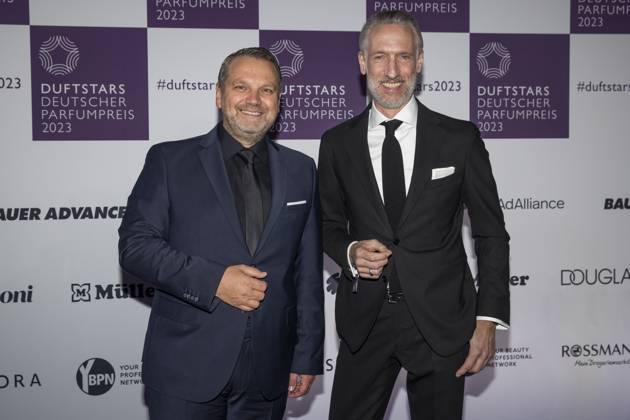 vl: Udo Heuser, CEO Nobilis Group Fragrance Foundation mit Andreas Fuhlisch, Geschäftsführer VKE Kosmetikverband Fragrance Foundation. DUFTSTARS 2023 - Deutscher Parfumpreis Verleihung des deutschen Parfumpreises DUFTSTARS durch die Fragrance Foundation am 16.11.2023, Rheinterrassen, Duesseldorf.