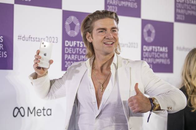 Influencer Jeremy Fragrance. DUFTSTARS 2023 - Deutscher Parfumpreis Verleihung des deutschen Parfumpreises DUFTSTARS durch die Fragrance Foundation am 16.11.2023, Rheinterrassen, Duesseldorf.