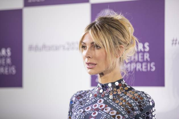 Moderatorin Annika Gassner. DUFTSTARS 2023 - Deutscher Parfumpreis Verleihung des deutschen Parfumpreises DUFTSTARS durch die Fragrance Foundation am 16.11.2023, Rheinterrassen, Duesseldorf.