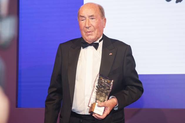 Preistraeger Erwin Mueller, Drogeriechef. DUFTSTARS 2023 - Deutscher Parfumpreis Verleihung des deutschen Parfumpreises DUFTSTARS durch die Fragrance Foundation am 16.11.2023, Rheinterrassen, Duesseldorf.