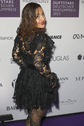 Nina Moghaddam bei der Verleihung des Deutschen Parfumpreises Duftstars 2023 auf der Rheinterrasse Düsseldorf. Düsseldorf, 16.11.2023
