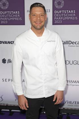 Robin Pietsch bei der Verleihung des Deutschen Parfumpreises Duftstars 2023 auf der Rheinterrasse Düsseldorf. Düsseldorf, 16.11.2023