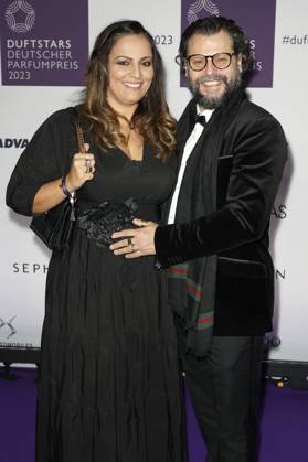 Manuel Cortez mit Freundin Saina Bayatpour bei der Verleihung des Deutschen Parfumpreises Duftstars 2023 auf der Rheinterrasse Düsseldorf. Düsseldorf, 16.11.2023
