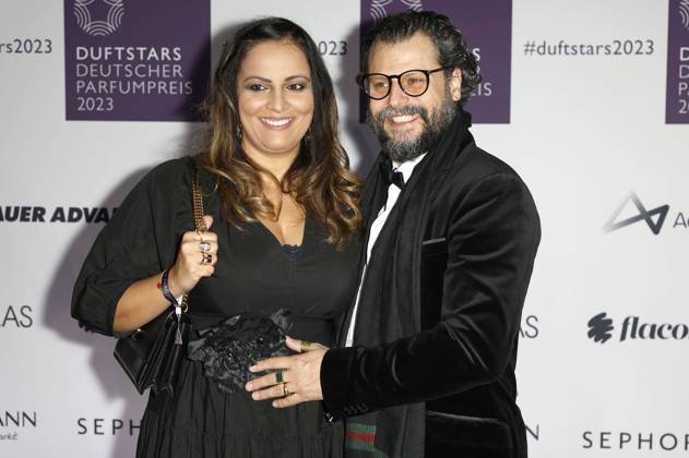 Manuel Cortez mit Freundin Saina Bayatpour bei der Verleihung des Deutschen Parfumpreises Duftstars 2023 auf der Rheinterrasse Düsseldorf. Düsseldorf, 16.11.2023