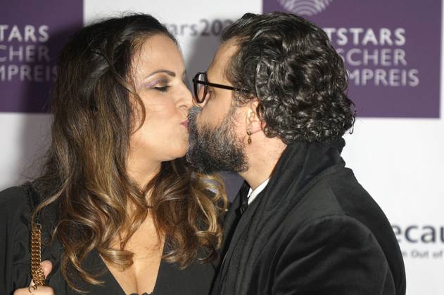 Manuel Cortez mit Freundin Saina Bayatpour bei der Verleihung des Deutschen Parfumpreises Duftstars 2023 auf der Rheinterrasse Düsseldorf. Düsseldorf, 16.11.2023