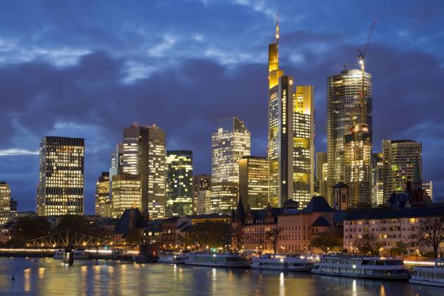 Stadtansicht am Abend mit Main und Bankenviertel, Frankfurt am Main, Hessen, Deutschland, Europa Copyright: imageBROKER/StefanxZiese iblszi09883549