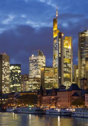 Stadtansicht am Abend mit Main und Bankenviertel, Frankfurt am Main, Hessen, Deutschland, Europa Copyright: imageBROKER/StefanxZiese iblszi09883551