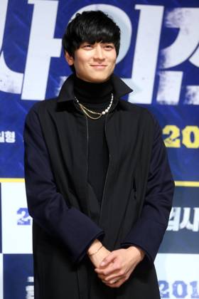 S. Korean actor Kang Dong-won S. Korean actor Kang Dong-won South Korean actor Kang Dong-won, who stars in the new movie A Violent Prosecutor, poses for a photo during a publicity event in Seoul on Jan. 4, 2016. The movie will be released in South Korea on Feb. 4. (Yonhap) 2016-01-05 11:57:30 < 1980-2016 YONHAPNEWS AGENCY. .> ¼¿ï EDITORIAL USE ONLY Copyright: xx PYH2016010505620034400 YonhapxNewsx yonphotos093656
