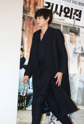 S. Korean actor Kang Dong-won S. Korean actor Kang Dong-won South Korean actor Kang Dong-won, who stars in the new movie A Violent Prosecutor, leaves after a publicity event in Seoul on Jan. 25, 2016. The movie will be released in South Korea on Feb. 3. (Yonhap) 2016-01-26 10:19:54 < 1980-2016 YONHAPNEWS AGENCY. .> ¼¿ï EDITORIAL USE ONLY Copyright: xx PYH2016012603700034400 YonhapxNewsx yonphotos094658