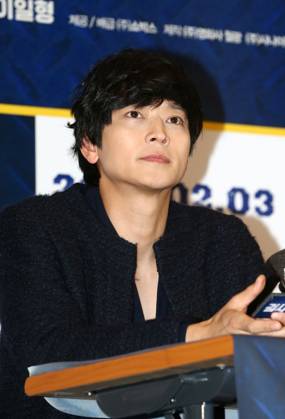 S. Korean actor Kang Dong-won S. Korean actor Kang Dong-won South Korean actor Kang Dong-won, who stars in the new movie A Violent Prosecutor, responds to reporters questions during a publicity event in Seoul on Jan. 25, 2016. The movie will be released in South Korea on Feb. 3. (Yonhap) 2016-01-26 10:37:30 < 1980-2016 YONHAPNEWS AGENCY. .> ¼¿ï EDITORIAL USE ONLY Copyright: xx PYH2016012604080034400 YonhapxNewsx yonphotos094667