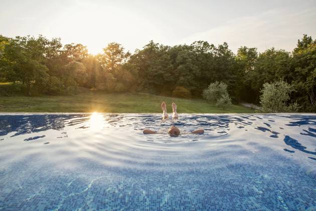 Senior man relaxing in swimming pool at sunset model released, Symbolfoto property released, MAMF02898