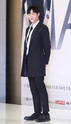S. Korean actor Woo Do-hwan S. Korean actor Woo Do-hwan South Korean actor Woo Do-hwan, who stars in the new drama Mad Dog, poses for a photo during a publicity event in Seoul on Oct. 10, 2017. The first episode of the drama will be aired on KBS TV network on Oct. 11. (Yonhap) 2017-10-11 10:07:53 < 1980-2017 YONHAPNEWS AGENCY. .> ¼¿ï EDITORIAL USE ONLY Copyright: xx PYH2017101104240034400 YonhapxNewsx yonphotos121581