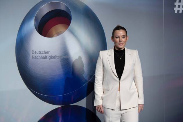 Jeannine MICHAELSEN, Moderatorin, Roter Teppich, Red Carpet Show, Ankunft, arrival, Verleihung Deutscher Nachhaltigkeitspreis in Duesseldorf am 23.11.2023.