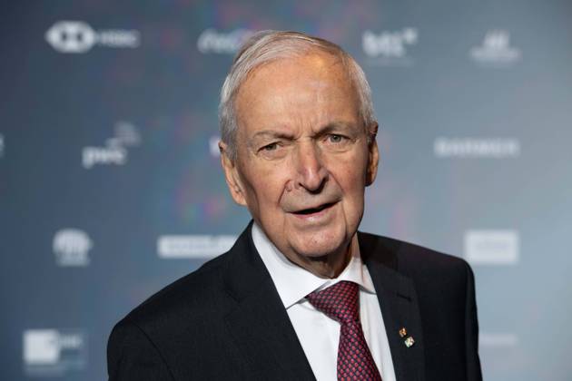 Prof. Klaus TOEPFER, Töpfer, Roter Teppich, Red Carpet Show, Ankunft, arrival, Verleihung Deutscher Nachhaltigkeitspreis in Duesseldorf am 23.11.2023.