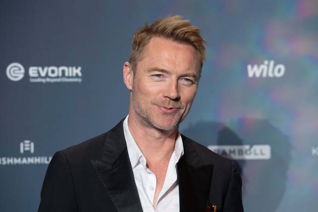 Ronan KEATING,. Saenger, Musiker, Roter Teppich, Red Carpet Show, Ankunft, arrival, Verleihung Deutscher Nachhaltigkeitspreis in Duesseldorf am 23.11.2023.