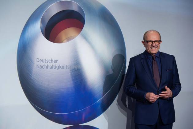 Stefan SCHULZE-HAUSMANN, Vorstandsvorsitzender Stiftung Deutscher Nachhaltigkeitspreis Roter Teppich, Red Carpet Show, Ankunft, arrival, Verleihung Deutscher Nachhaltigkeitspreis in Duesseldorf am 23.11.2023.