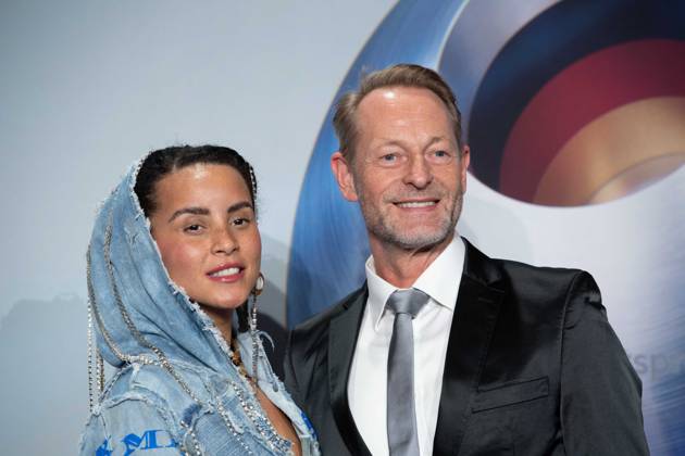 Domitilia BARROS, Miss Germany 2022, Dr. Norbert TAUBKEN, Scholz and friedns, Roter Teppich, Red Carpet Show, Ankunft, arrival, Verleihung Deutscher Nachhaltigkeitspreis in Duesseldorf am 23.11.2023.