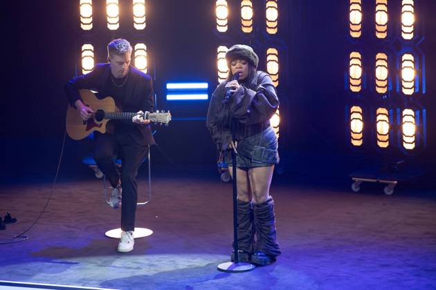 Zoe WEES, Musikerin, Saengerin, singend, Gesang, Konzert, Verleihung Deutscher Nachhaltigkeitspreis in Duesseldorf am 23.11.2023.