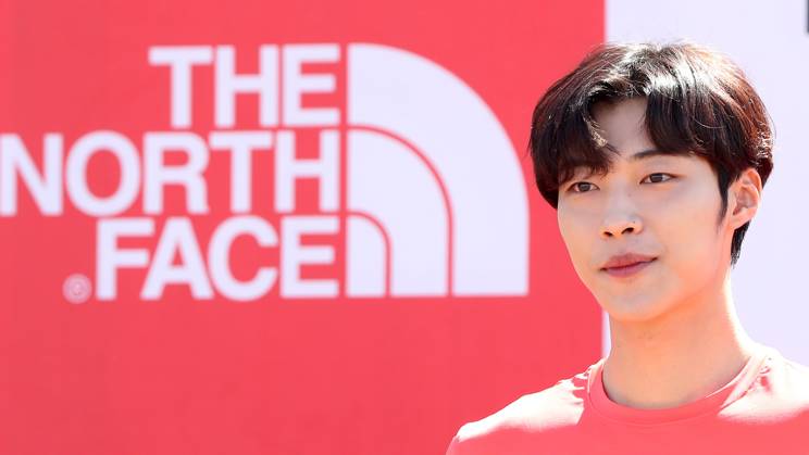 S. Korean actor Woo Do-hwan S. Korean actor Woo Do-hwan South Korean actor Woo Do-hwan poses for a photo during a publicity event in Gangneung, Gangwon Province, on May 19, 2018 to promote the outerwear brand The North Face. (Yonhap) 2018-05-21 16:43:24 < 1980-2018 YONHAPNEWS AGENCY. .> °¸ª½Ã °¿øµµ EDITORIAL USE ONLY Copyright: xx PYH2018052122190034400 YonhapxNewsx yonphotos134102