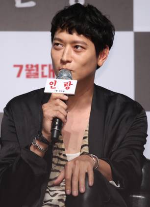 S. Korean actor Kang Dong-won S. Korean actor Kang Dong-won South Korean actor Kang Dong-won, who stars in the new movie Inrang, attends a publicity event in Seoul on June 18, 2018. The movie will be released in South Korea on July 25. (Yonhap) 2018-06-18 13:47:19 < 1980-2018 YONHAPNEWS AGENCY. .> ¼¿ïƯº°½Ã EDITORIAL USE ONLY Copyright: xx PYH2018061809340034400 YonhapxNewsx yonphotos135668