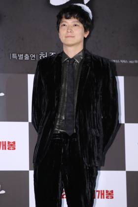 S. Korean actor Kang Dong-won S. Korean actor Kang Dong-won South Korean actor Kang Dong-won, who stars in the new movie Illang: The Wolf Brigade, poses for a photo during a publicity event in Seoul on July 20, 2018. The movie will be released in South Korea on July 25. (Yonhap) 2018-07-23 08:37:44 < 1980-2018 YONHAPNEWS AGENCY. .> EDITORIAL USE ONLY Copyright: xx PYH2018072301370034400 YonhapxNewsx yonphotos137916