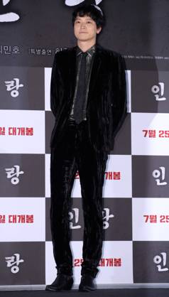 S. Korean actor Kang Dong-won S. Korean actor Kang Dong-won South Korean actor Kang Dong-won, who stars in the new movie Illang: The Wolf Brigade, poses for a photo during a publicity event in Seoul on July 20, 2018. The movie will be released in South Korea on July 25. (Yonhap) 2018-07-23 08:37:39 < 1980-2018 YONHAPNEWS AGENCY. .> EDITORIAL USE ONLY Copyright: xx PYH2018072301380034400 YonhapxNewsx yonphotos137917