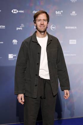Rennfahrer Sebastian Vettel beim 16. Deutschen Nachhaltigkeitspreis 2023 im Maritim Hotel Düsseldorf. Zum 16. Mal werden gemeinsam mit der Bundesregierung und weiteren Partnern im Düsseldorfer Martim Hotel Vorreiter der Nachhaltigkeit ausgezeichnet. Prämiert werden die Sieger der Wettbewerbe Unternehmen, Sport, Internationaler Deutscher Nachhaltigkeitspreis, Architektur und des Next Economy Awards. Düsseldorf, 24.11.2023 NRW Deutschland Copyright: xChristophxHardtx