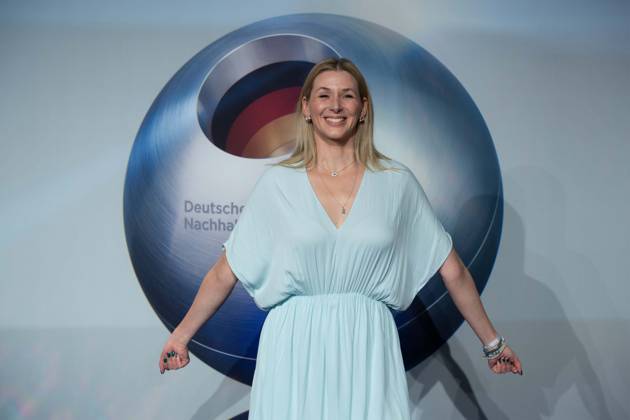 Andrea GERHARD, Schauspielerin Roter Teppich, Red Carpet Show, Ankunft, arrival, Verleihung Deutscher Nachhaltigkeitspreis in Duesseldorf am 24.11.2023.