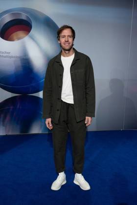 Sebastian VETTEL, ehem. Formel 1-Rennfahrer, Roter Teppich, Red Carpet Show, Ankunft, arrival, Verleihung Deutscher Nachhaltigkeitspreis in Duesseldorf am 24.11.2023.