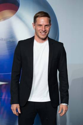 Sebastian STEUDTNER, Big Wave Surfer, Roter Teppich, Red Carpet Show, Ankunft, arrival, Verleihung Deutscher Nachhaltigkeitspreis in Duesseldorf am 24.11.2023.