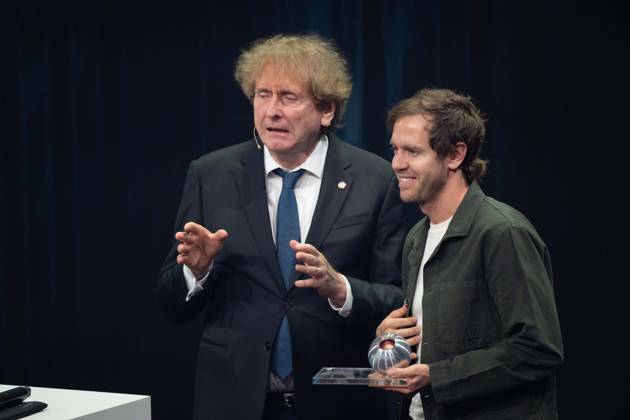 Prof. Michael BRAUNGART ueberreicht den Deutschen Nachhaltigkeitspreis an Sebastian VETTEL, Verleihung Deutscher Nachhaltigkeitspreis in Duesseldorf am 24.11.2023.