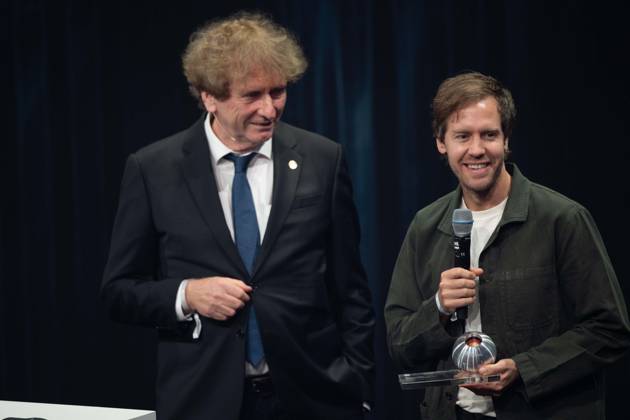 Prof. Michael BRAUNGART ueberreicht den Deutschen Nachhaltigkeitspreis an Sebastian VETTEL, Verleihung Deutscher Nachhaltigkeitspreis in Duesseldorf am 24.11.2023.