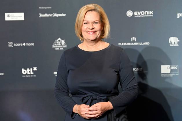 Deutscher Nachhaltigkeitspreis 2023 am 24.11.2023 im Maritim Hotel in Düsseldorf Nancy Faeser ( Bundesinnenministerin )