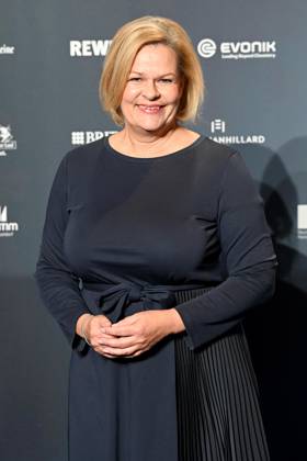 Deutscher Nachhaltigkeitspreis 2023 am 24.11.2023 im Maritim Hotel in Düsseldorf Nancy Faeser ( Bundesinnenministerin )