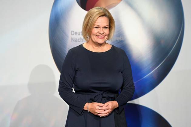 Deutscher Nachhaltigkeitspreis 2023 am 24.11.2023 im Maritim Hotel in Düsseldorf Nancy Faeser ( Bundesinnenministerin )