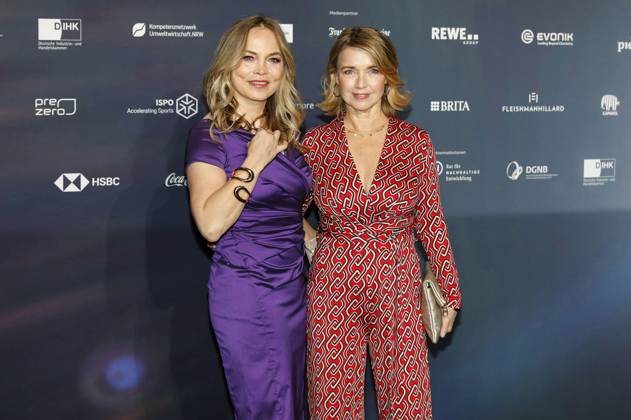 Regina Halmich und Tina Ruland bei der Verleihung des 16. Deutschen Nachhaltigkeitspreises 2023 im Maritim Hotel. Düsseldorf, 24.11.2023