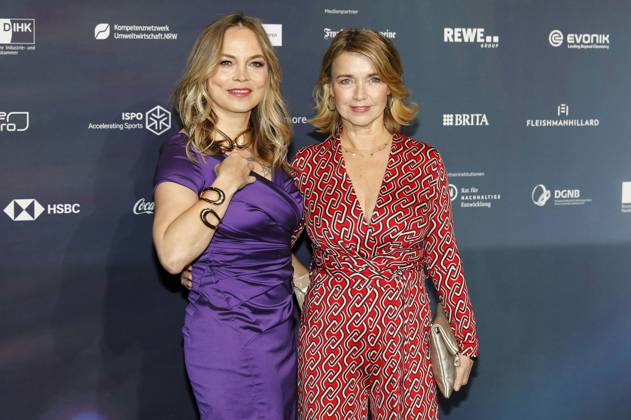 Regina Halmich und Tina Ruland bei der Verleihung des 16. Deutschen Nachhaltigkeitspreises 2023 im Maritim Hotel. Düsseldorf, 24.11.2023