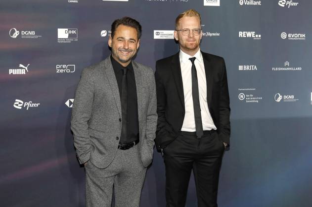 Dennis Wilms und Paul Falk bei der Verleihung des 16. Deutschen Nachhaltigkeitspreises 2023 im Maritim Hotel. Düsseldorf, 24.11.2023