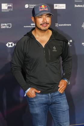 Nirmal Purja bei der Verleihung des 16. Deutschen Nachhaltigkeitspreises 2023 im Maritim Hotel. Düsseldorf, 24.11.2023