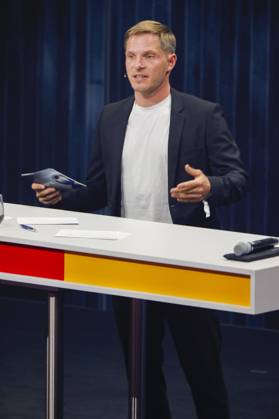 Sebastian Steudtner bei der Verleihung des 16. Deutschen Nachhaltigkeitspreises 2023 im Maritim Hotel. Düsseldorf, 24.11.2023