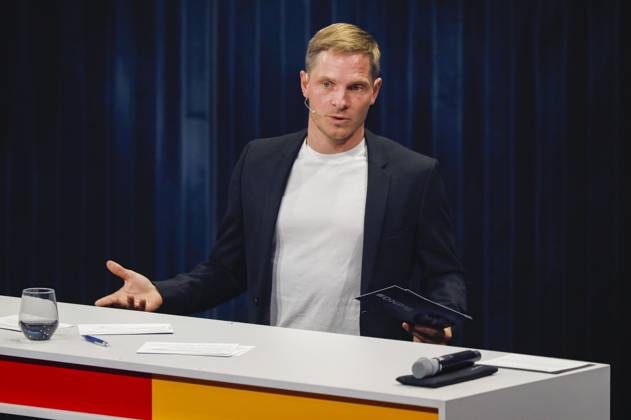 Sebastian Steudtner bei der Verleihung des 16. Deutschen Nachhaltigkeitspreises 2023 im Maritim Hotel. Düsseldorf, 24.11.2023